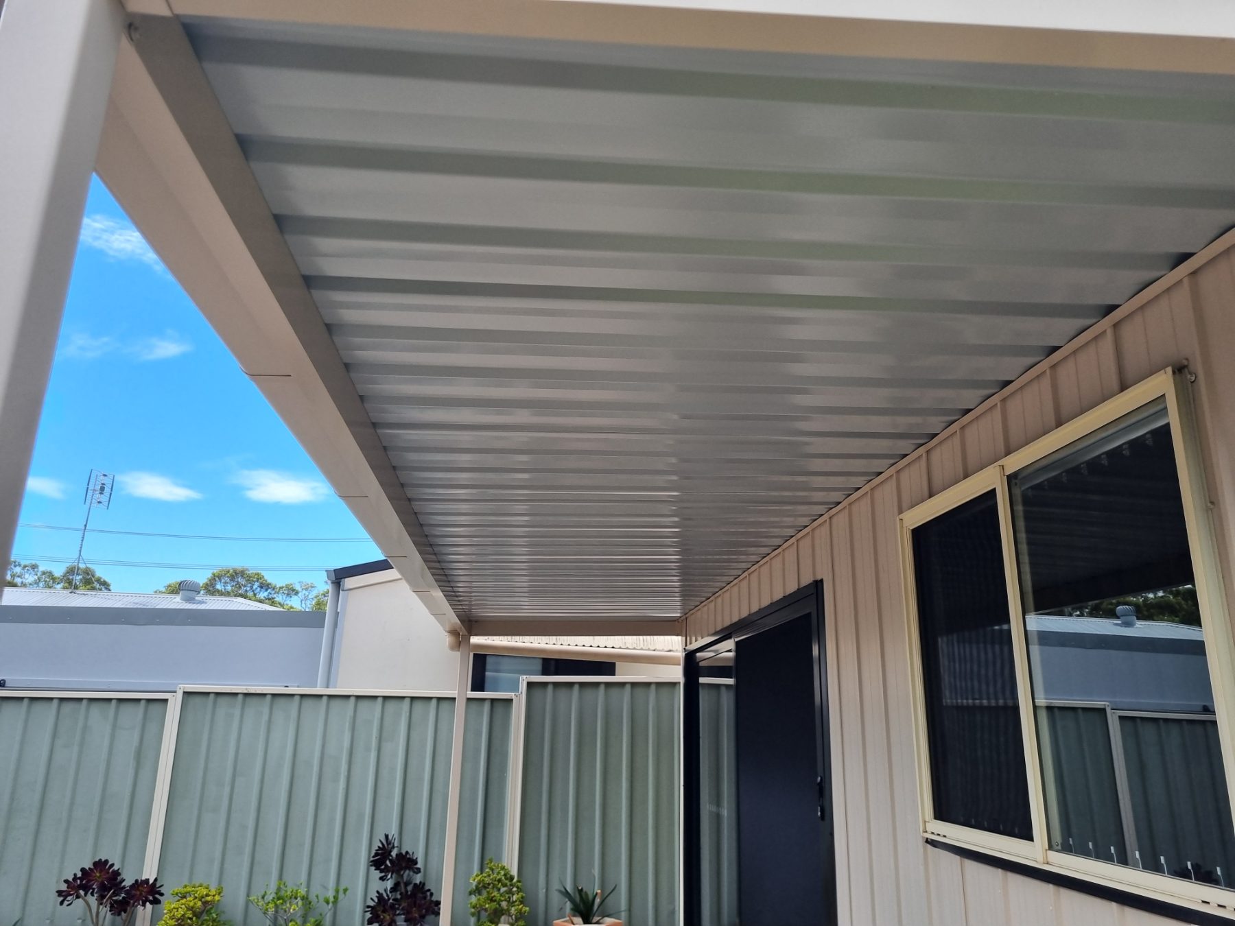 Flat roof pergola over an outdoor area, Wollongong